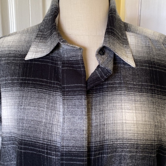 Banana Republic cotton flannel button down shirt size M - Picture 3 of 7